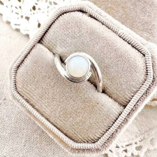 Twist Breastmilk Ring with round breastmilk stone and flowing twist design, available in sterling silver or 9ct gold.